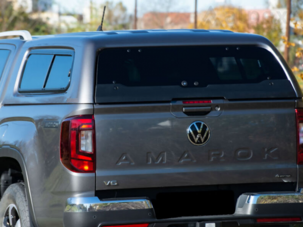 Hardtop mit seitlichen Schiebefenstern, in Wagenfarbe lackiert, kabinenhoch, für VW Amarok Doppelkabiner, Modell 2023